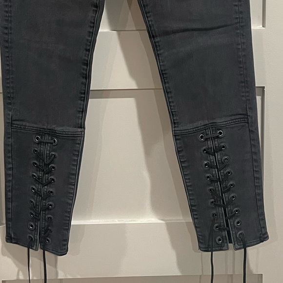 Distressed black AE high rise jeans - Picture 2 of 5